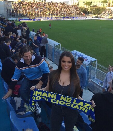 Frosinone, la sexy tifosa Alessia Macari infiamma il Matusa e non solo...