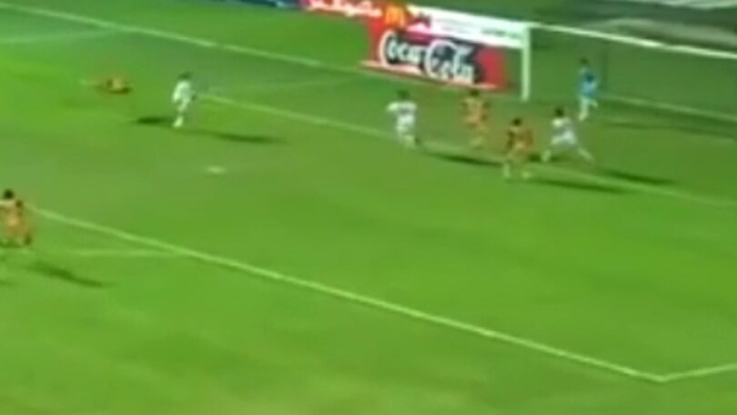 C'è un altro Salah che fa gol incredibili, come questo