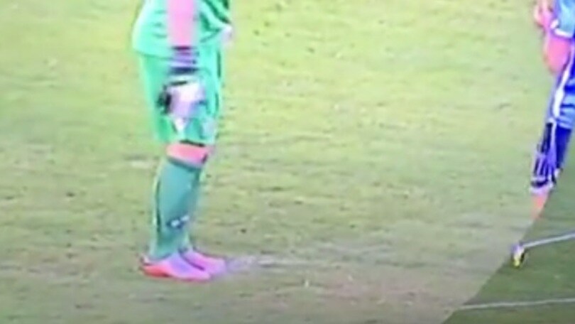 Roma-Lazio, Marchetti fa una buca prima del rigore di Dzeko
