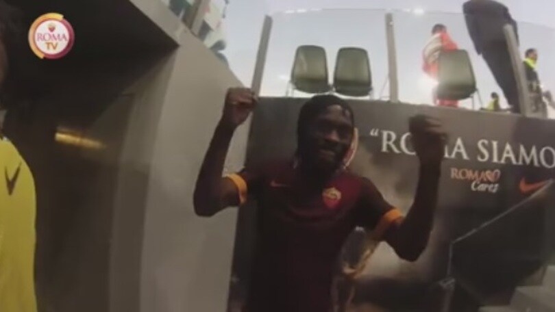 Roma, giocatori in delirio a fine derby