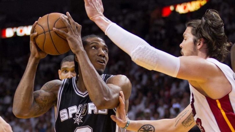 Leonard spegne i Kings, Belinelli non basta