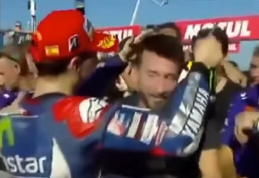 Biaggi-Lorenzo: l’abbraccio che fa discutere