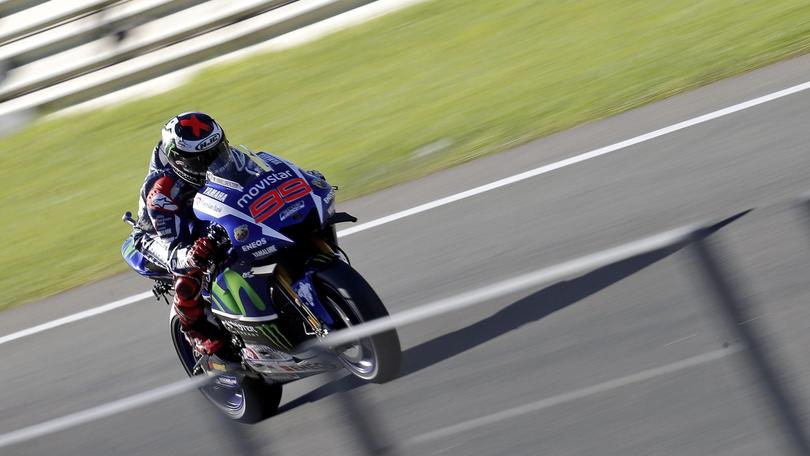 MotoGp, Lorenzo: «Biscotto? Avrei reagito anche io come Rossi»