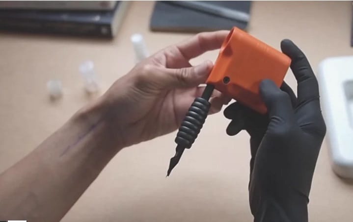 "Personal tattoo machine", ecco la macchina per i tatuaggi fai da te
