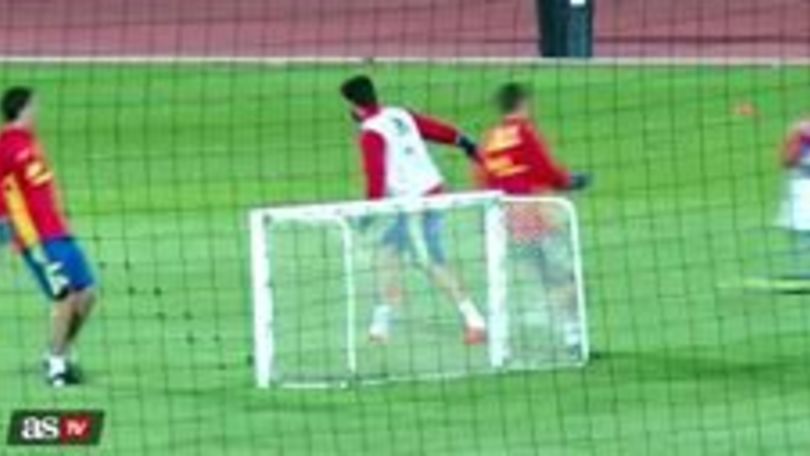 Iniesta ma cosa fai? Errore clamoroso a porta vuota