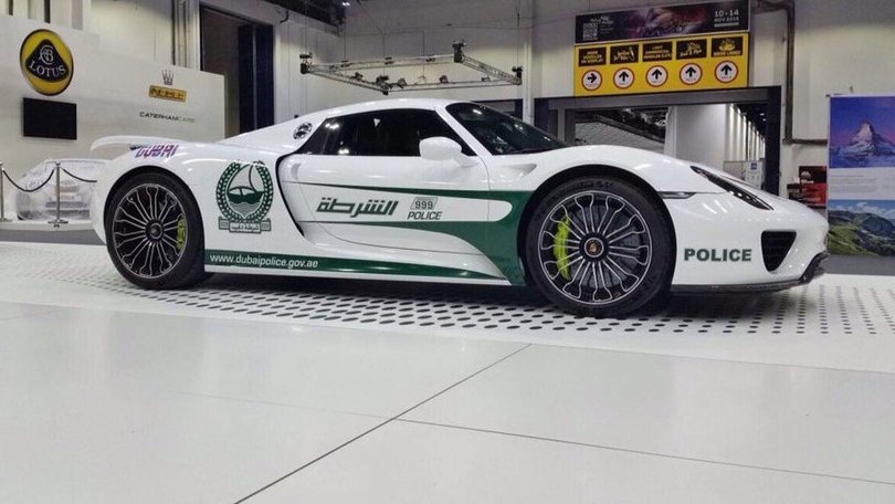 Porsche 918, la supercar da 800 mila euro della polizia di Dubai