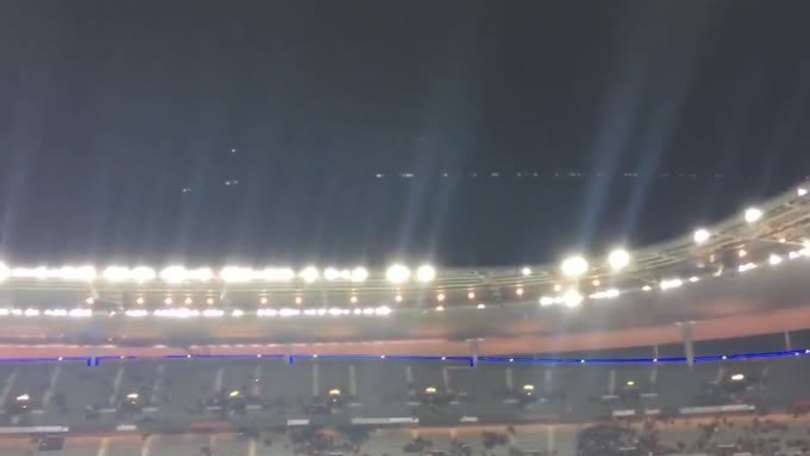 Stade de France, le persone entrano in campo