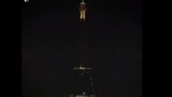 Attentati Parigi: Tour Eiffel spenta per lutto