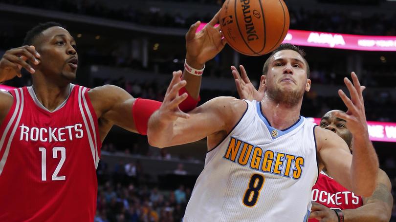 Gallinari da record, Belinelli vince il derby
