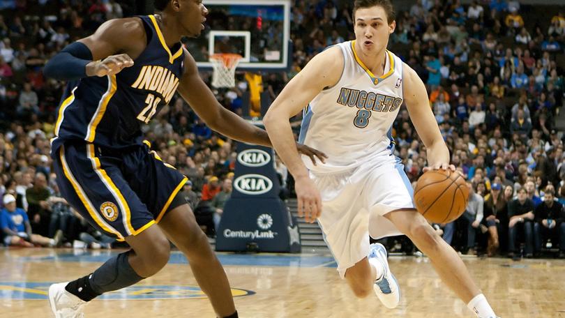 Gallinari da record, Belinelli vince il derby