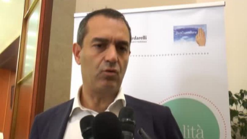 De Magistris: "Napoli è con Parigi"