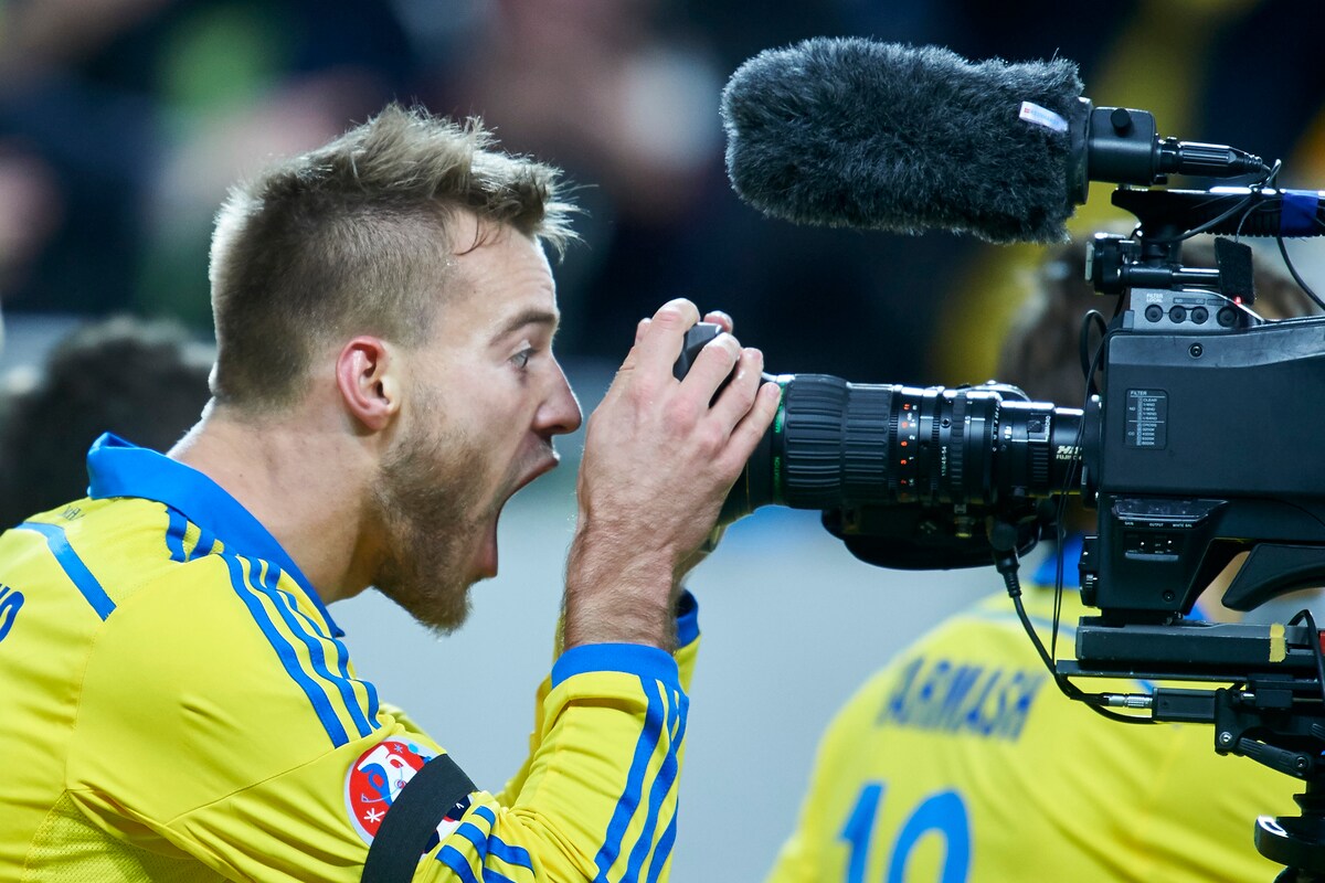 Euro 2016, Ucraina-Slovenia 2-0: Yarmolenko, esultanza alla Batistuta