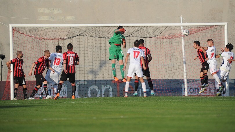 Virtus Lanciano-Crotone 1-1, Piccolo salva i padroni di casa