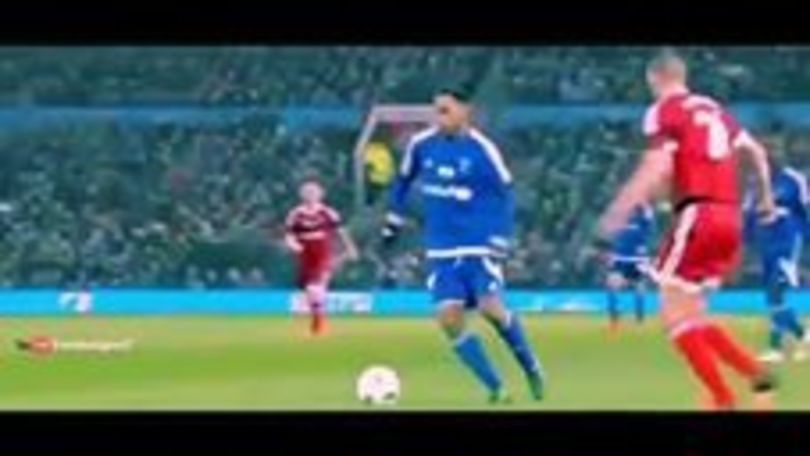 Ronaldinho, no look da applausi a Kluivert