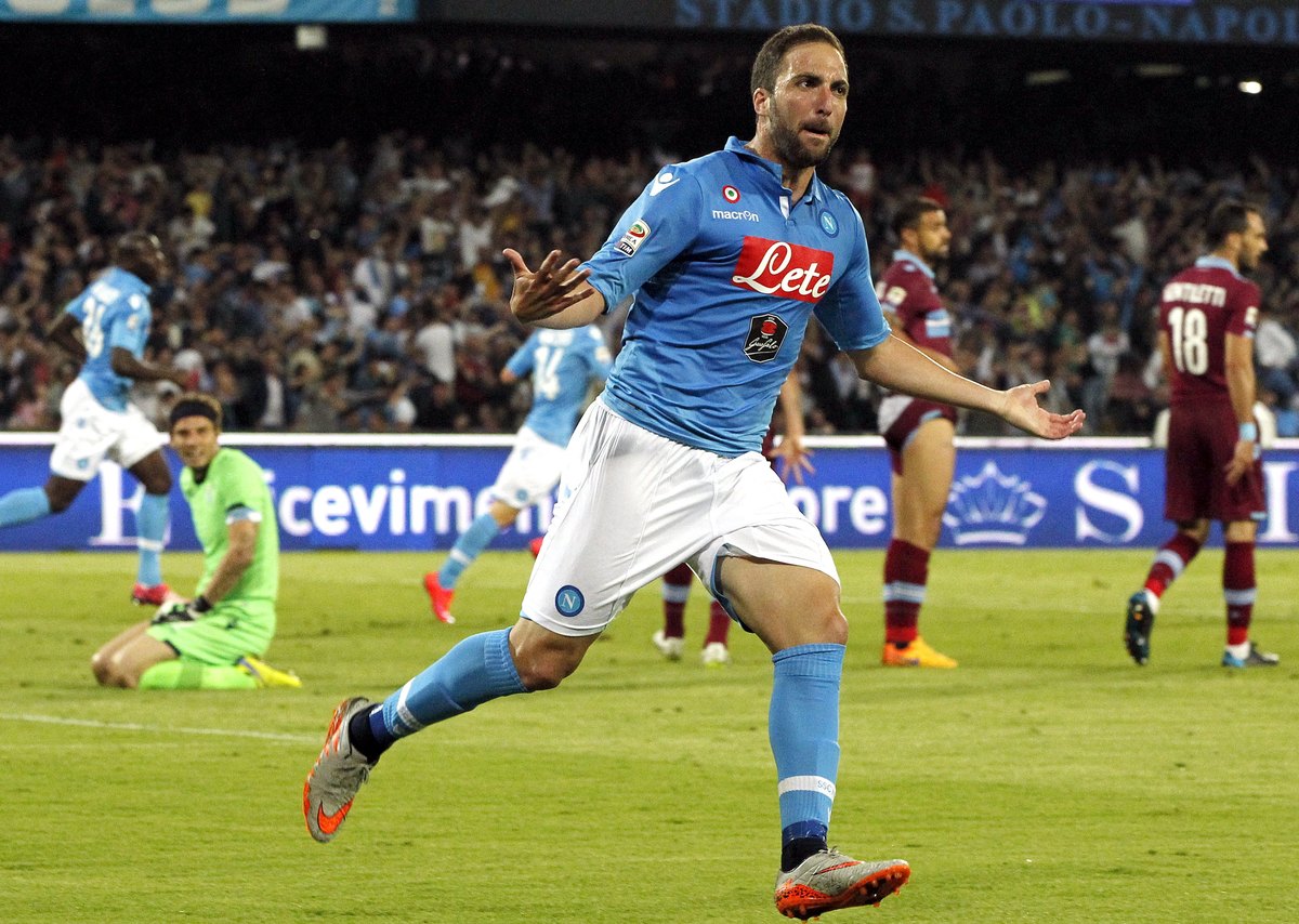 Euforia Napoli, per Inter e Roma centomila al San Paolo