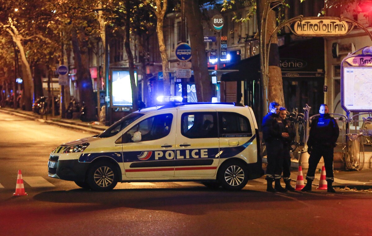 Attentati, trovata a Parigi l'auto del terrorista ricercato in Italia