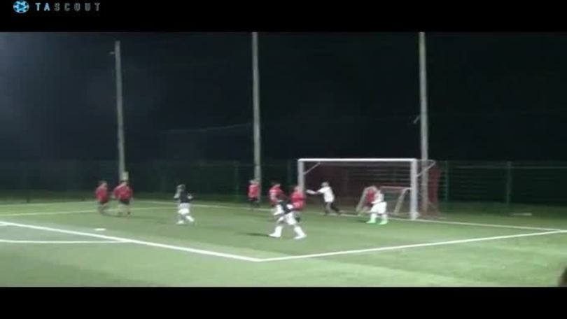A 9 anni Matteo è già un maestro nelle punizioni!