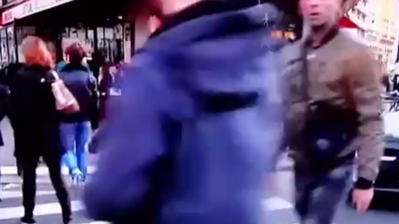 Parigi, in un video la passeggiata del terrorista