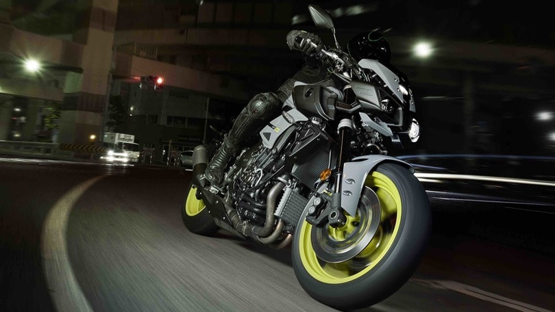 EICMA 2015: Yamaha MT-10, la nuda col cuore R1