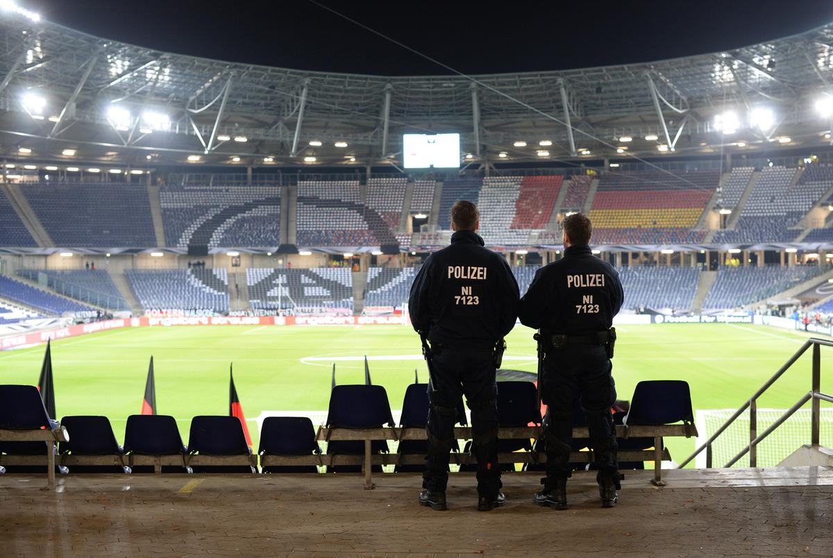 «Germania-Olanda, dovevano esplodere 3 bombe allo stadio»