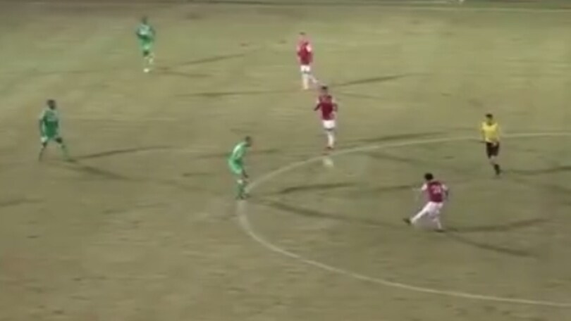 Mariano Suares, super gol da centrocampo