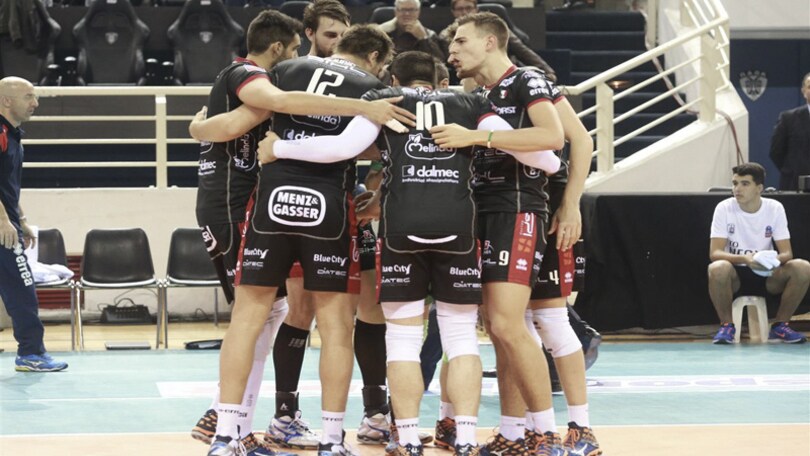 Trentino Diatec lotta e vince a Salonicco. Djuric top scorer