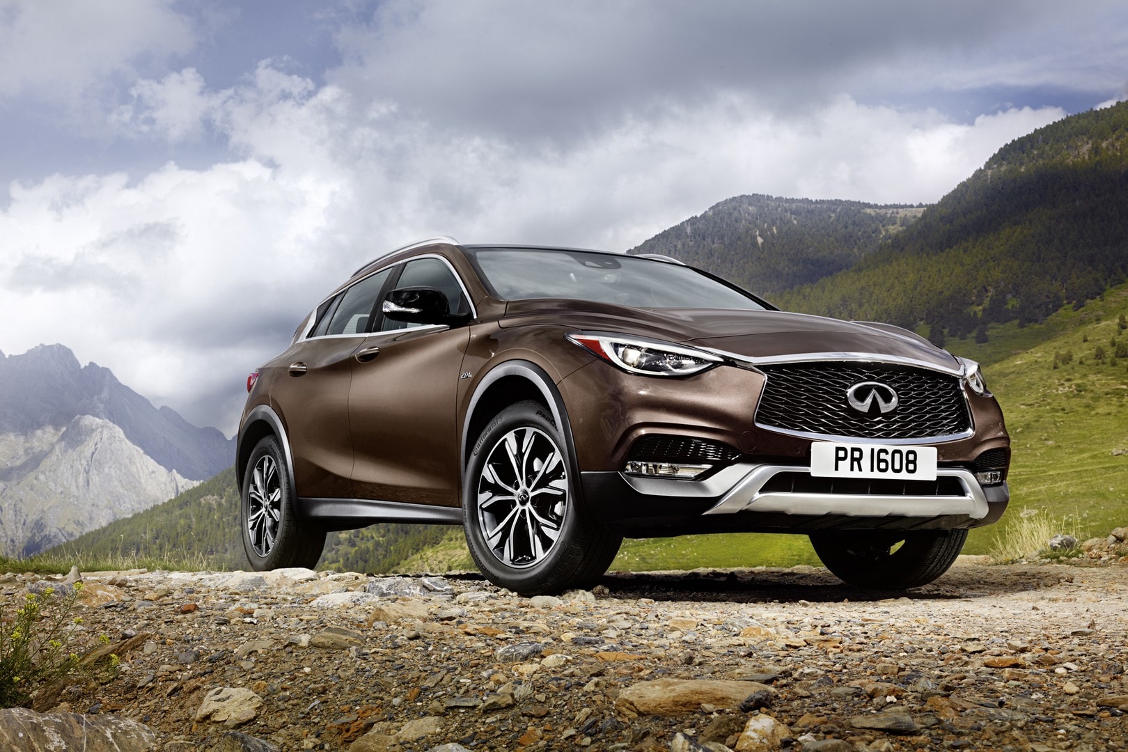 Infiniti QX30, la compatta diventa crossover