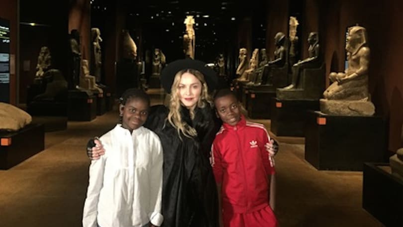 Torino: Madonna al Museo Egizio con i figli. La Christillin: siamo onorati