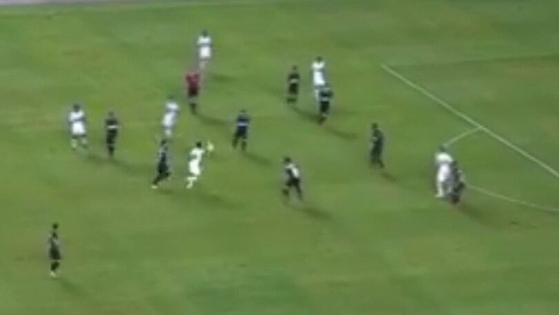 Tutti in piedi, il gol di Bastos è da applausi