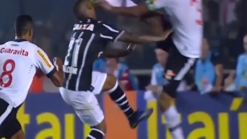 Brasile, fallo brutale di Rodrigo contro Malcom
