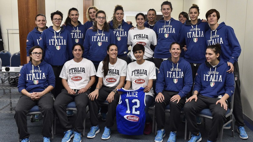 Azzurre con l'Albania, Miss Italia a fare il tifo