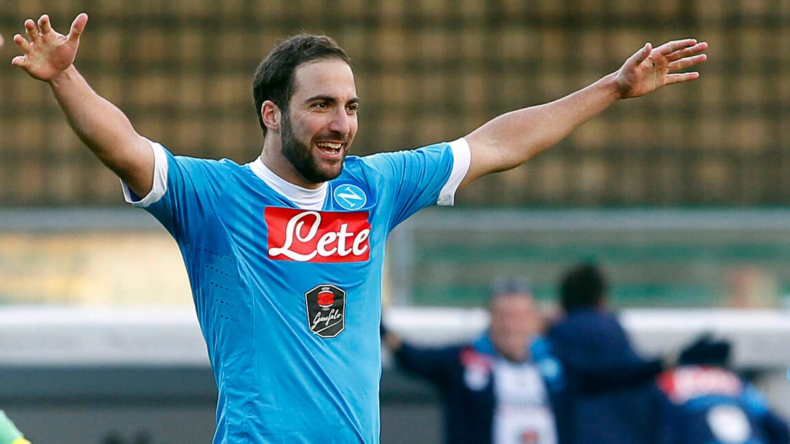 Il Napoli stende il Verona: che show Insigne e Higuain