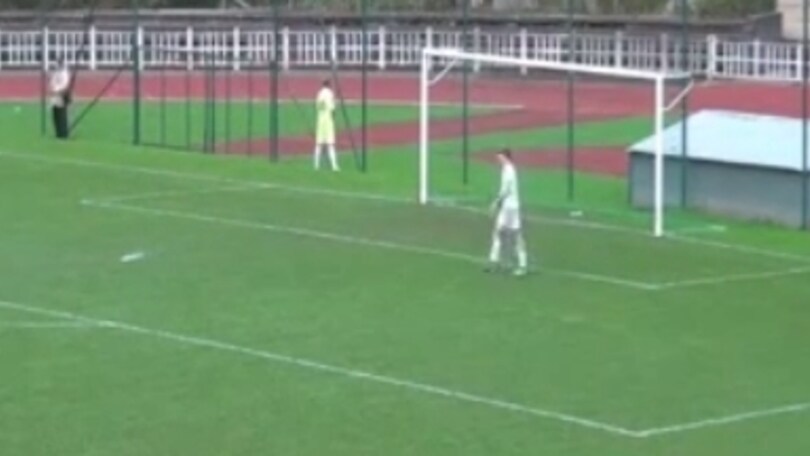 Belgio, giocatore fa la pipì in campo: multato