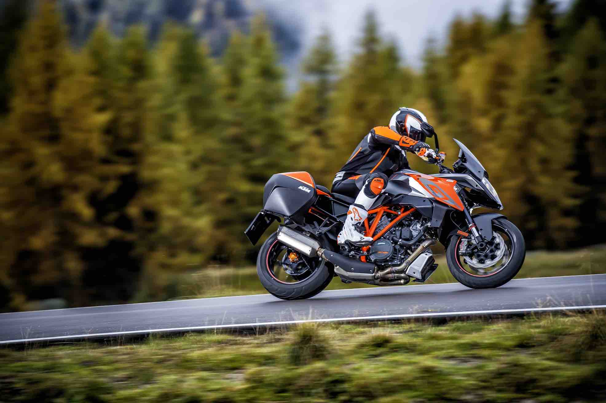 EICMA 2015: KTM 1290 Super Duke diventa Gran Turismo