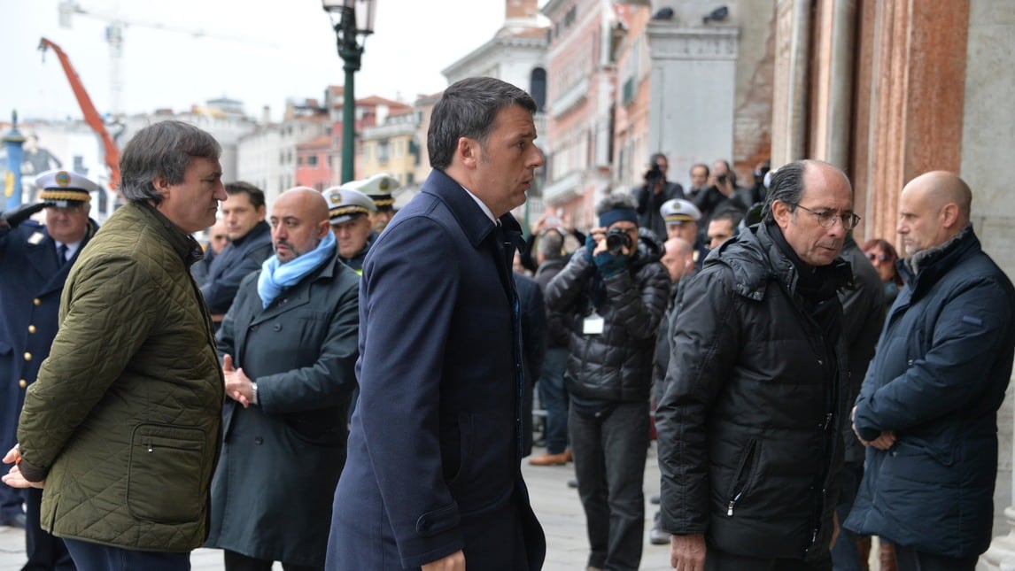 Venezia, l'omaggio di Renzi a Valeria Solesin