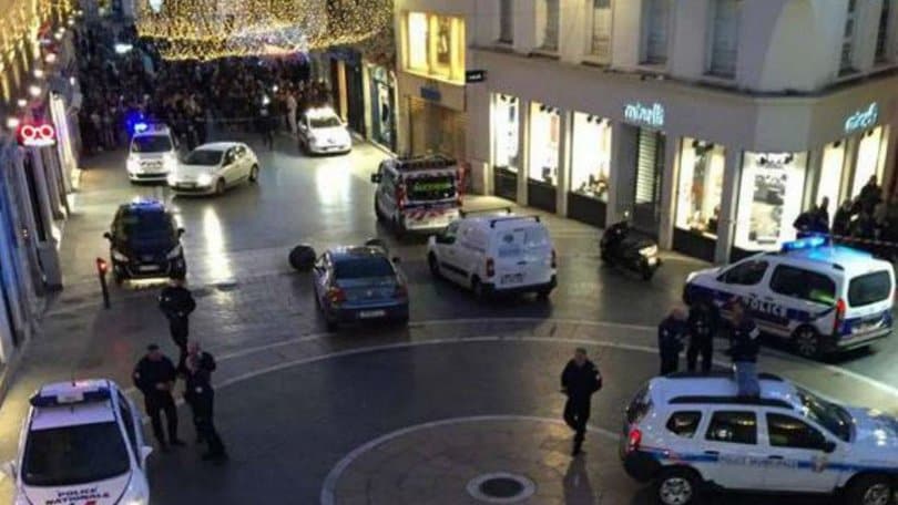 Francia, paura a Roubaix: "Ostaggi in un edificio"