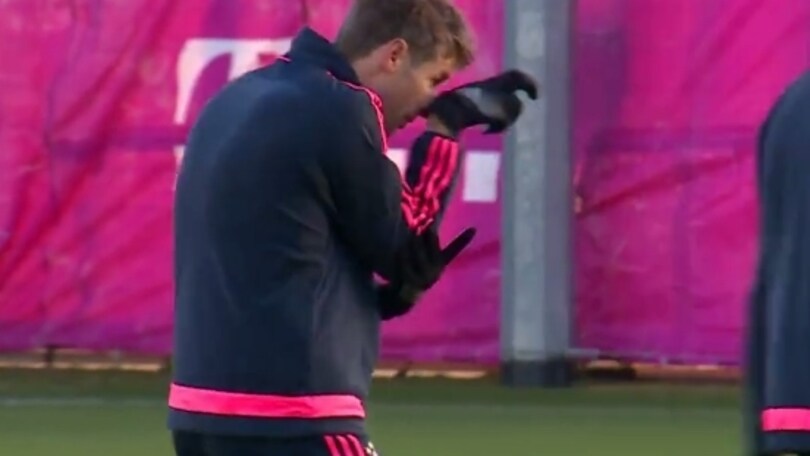 Muller "il cobra" si diverte così durante l'allenamento