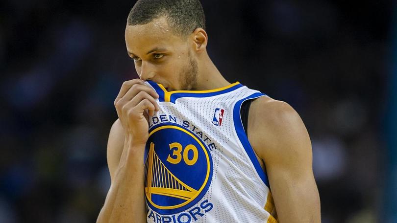 Curry affonda Bryant, Warriors nella storia