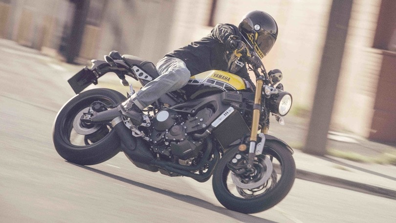 EICMA 2015: Yamaha XSR 900, rétro dal gusto racing