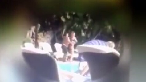 Maradona, balletti sexy e musica a tutto volume: cacciato dall'hotel