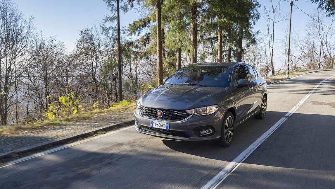 Nuova Fiat Tipo, il video della berlina su strada