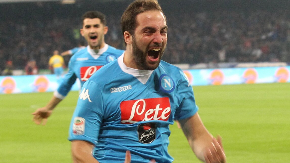 Serie A, Napoli-Inter 2-1: che spettacolo Higuain