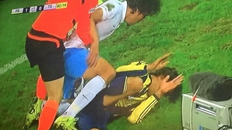 Markovic si spaventa dopo la reazione dell'avversario