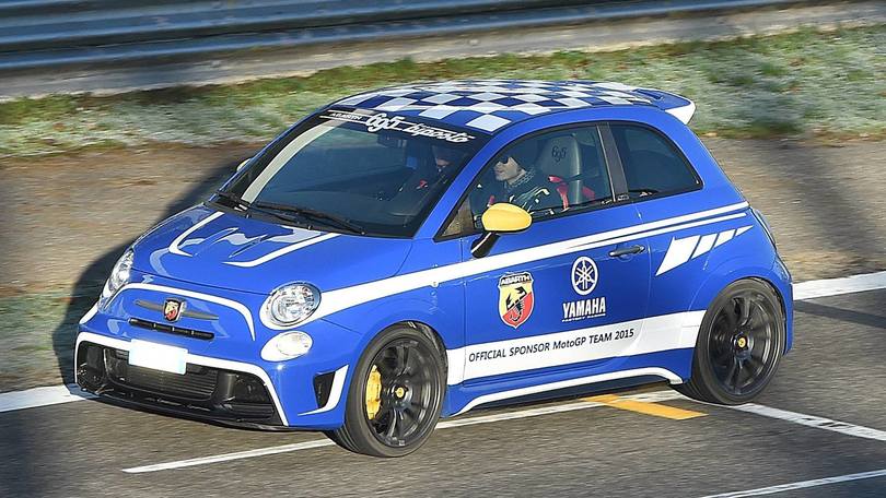 Rossi in pista sulla 500 Abarth da 190 cv
