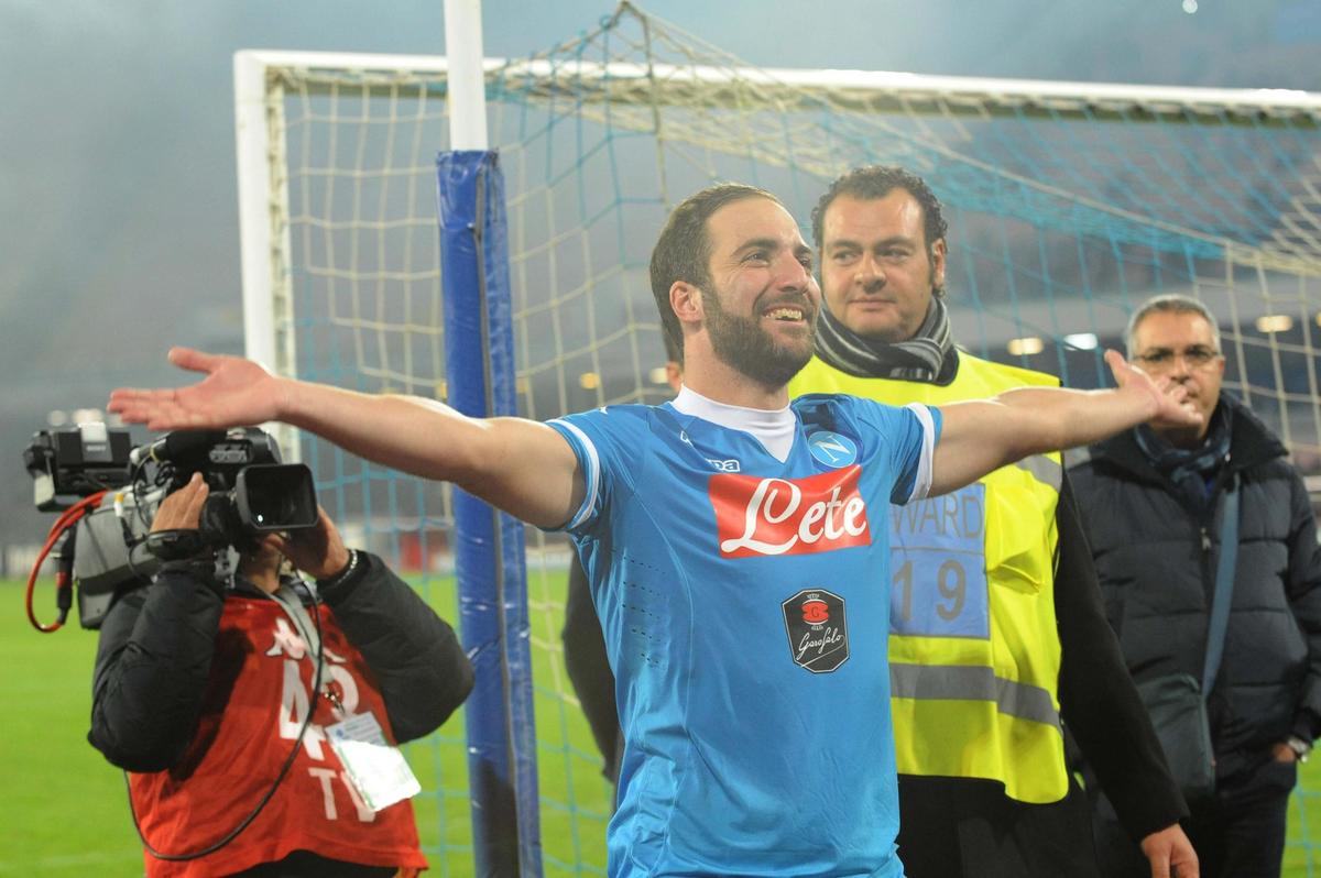 Napoli-Roma, sale la febbre. Cancelli aperti in anticipo