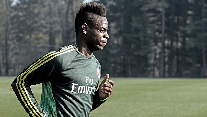 Balotelli corre già. Eccolo a Milanello