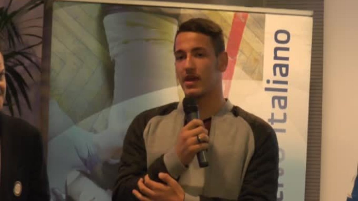 Manaj ai bambini: "Prima pensate alla scuola"