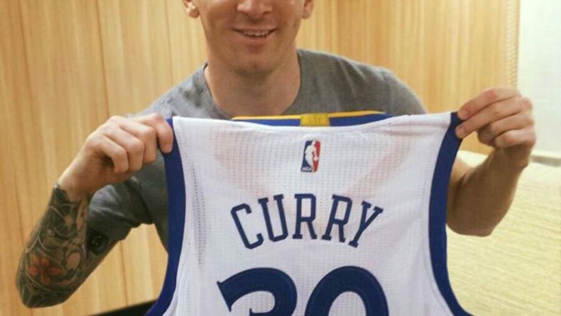 Curry, regalo a Messi, che ringrazia