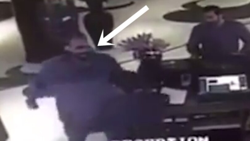 L'amico di Ronaldo prende a schiaffi un receptionist