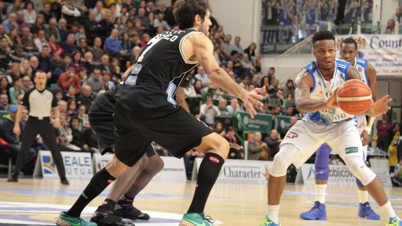 Wright sbanca Sassari, Trento vola in testa